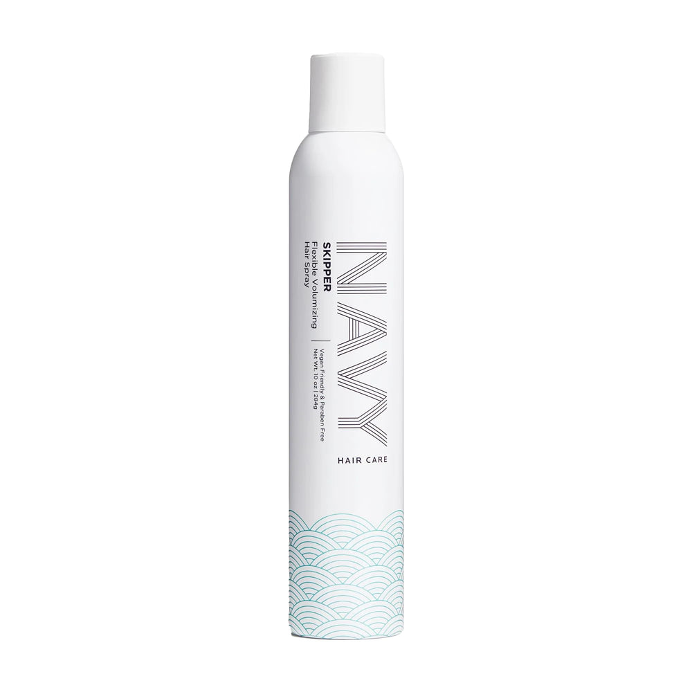 Skipper NAVY HAIR CARE: pulvérisation à la racine pour un volume durable et naturel.