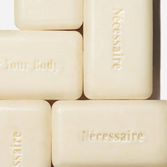 Nécessaire barre exfoliante corporelle, huiles nourrissantes hydratent la peau