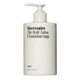 Lotion corps Hinoki de Nécessaire – bouteille pompe, application pratique.