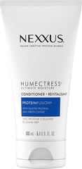 Texture crème riche de Nexxus Humectress pour nourrir les cheveux en profondeur.