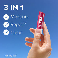 NIVEA Beurre de karité nourrissant pour lèvres douces.