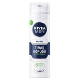 NIVEA MEN Mousse rasage peau-sensible pour un passage doux.