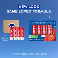 Teinte rouge naturelle du NIVEA Soin Lèvres Fraise sur les lèvres.
