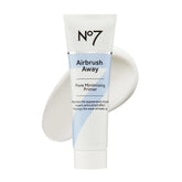 No7 Airbrush Away, finition matte qui floute les pores pour un teint uniforme.