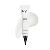 No7 Instant Illusion: flacon du sérum pour une peau plus lisse et lumineuse.