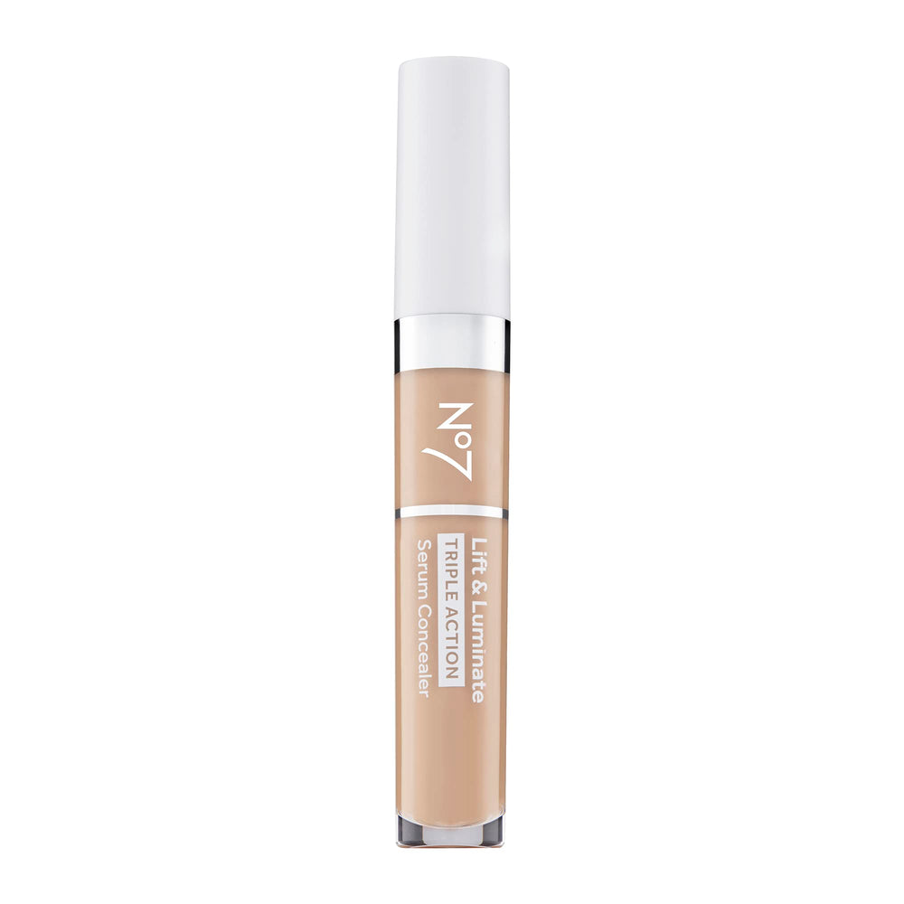 No7 Lift & Luminate correcteur teint clair – bouteille prête pour un rendu lumineux