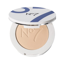 No7 Lift & Luminate: poudre compacte pour un teint lumineux et naturel.