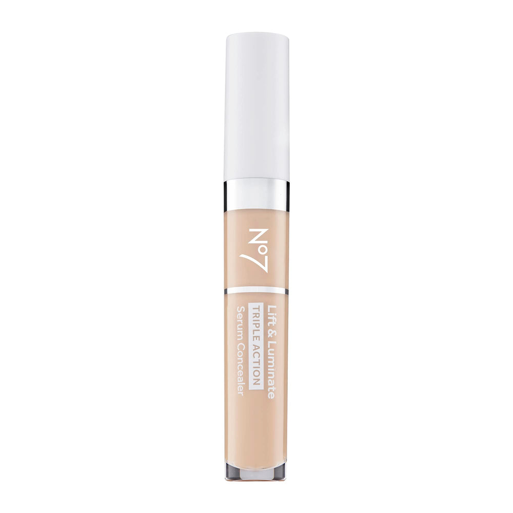 No7 Lift & Luminate concealer en flacon 8 ml prêt à l’emploi pour corriger imperfections et cernes.
