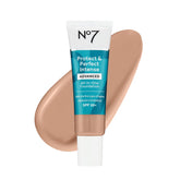 No7 Protect & Perfect flacon Cool Beige, base hydratante et unifiante le teint.