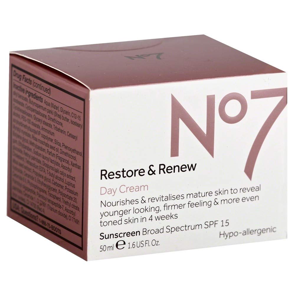 No7 Restore & Renew bouteille creme de jour SPF15 pour hydratation durable et protection solaire.
