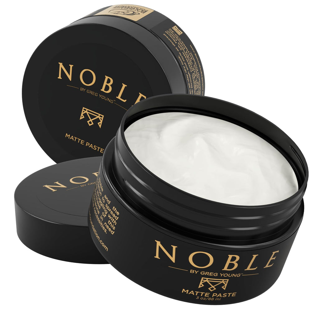 Pâte coiffante matte Noble By Greg Young en bouteille, tenue forte.