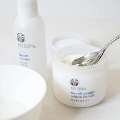 Nu Skin Face Lift avec Activateur, texture peau améliorée et éclat après application.