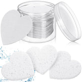 Éponges faciales Nuenen cœur dans le conteneur cylindrique, rangement pratique et hygiénique.