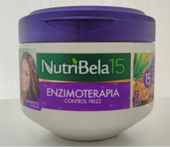 Application sur cheveux humides de milieu à pointes avec Nutribela15.