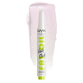 NYX PROFESSIONAL MAKEUP Fat Oil Slick Click montre l'application précise sur les lèvres et hydratation légère