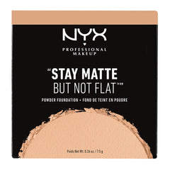 NYX Stay Matte Poudre Fond Beige Doux – application au pinceau idéale pour un rendu léger.