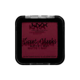 NYX Sweet Cheeks Matte Blush Rouge Riot sur les pommettes, couleur intense et matte durable.
