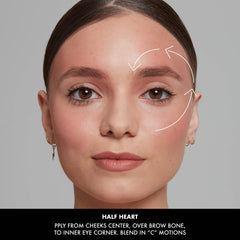 Nyx Sweet Cheeks Teint Crème — application au doigt pour un look quotidien