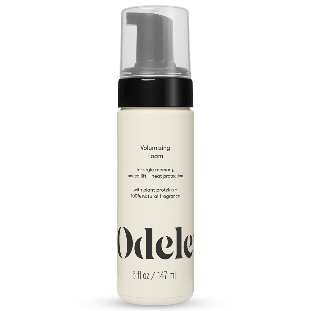 Mousse volumisante Odele dans sa bouteille pour un volume durable.