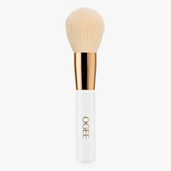 Pinceau Ogee avec poils véganes ultra-doux pour une application légère et homogène.