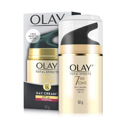 Texture creme veloutee Olay 7 en 1, facile a appliquer pour le soin quotidien.