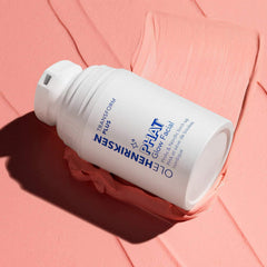 Application facile du masque Phat Glow sur le visage, avec une sensation rafraîchissante.