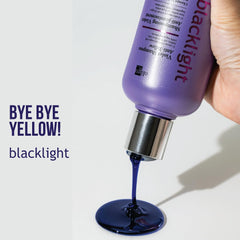 Shampooing violet pour blondes, vue sur cheveux propres après lavage.