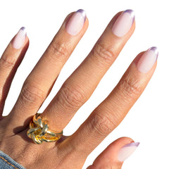 Ongles Olive & June Instant Mani au look réaliste, style naturel.
