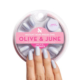Ongles Olive & June Instant Mani dans l'emballage pour une pose rapide.