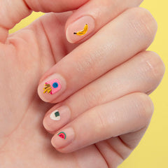 Omy Yummy stickers gros plan couleurs brillantes, éclat durable sur les ongles.