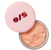 Poudre ONE/SIZE estompe les pores pour un fini lissé et naturel.