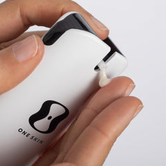 oneskin OS-01 Face étiquette sans parfum, adapté aux peaux sensibles.