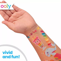 Tatouage temporaire Ooly planète arc-en-ciel, idéal pour activité créative enfantine.