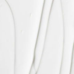 Texture soyeuse de la crème OSÉA 2oz qui fond rapidement sur la peau