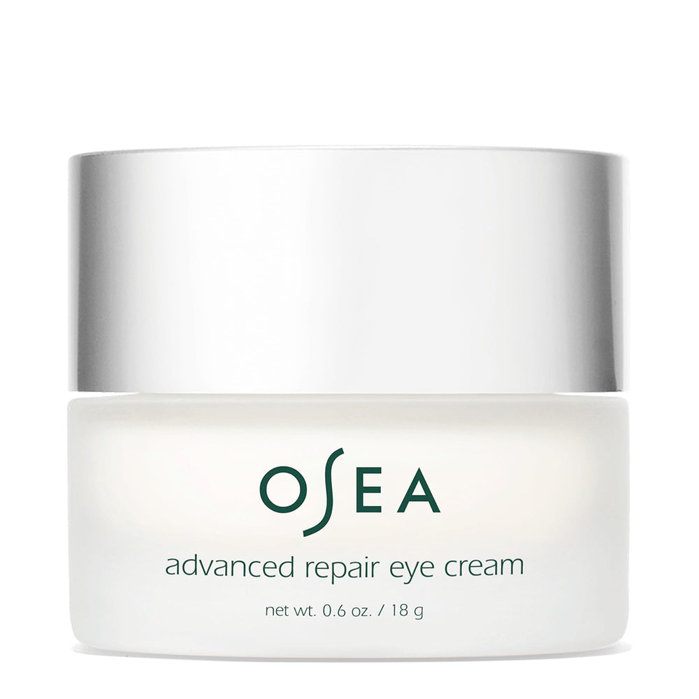 Crème contour des yeux OSEA, application douce et ciblée pour hydrater le contour.