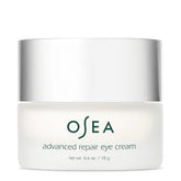 Crème contour des yeux OSEA, application douce et ciblée pour hydrater le contour.