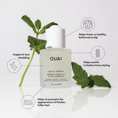 Application sur le cuir chevelu avec le sérum OUAI Scalps Serum.