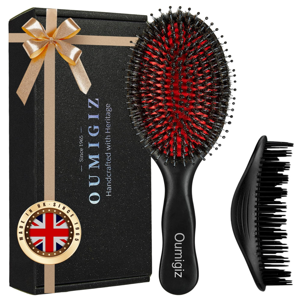 Brosse OUMIGIZ en bois avec poils de sanglier pour démêlage doux.