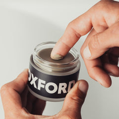 OXFORDhill Texture Clay Pomade — application facile pour volume et texture naturelle.