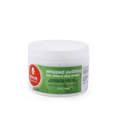 Oyin Handmade Whipped Pudding dans son pot, texture riche prête à l'hydratation quotidienne.