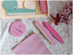 P-Shine Kit Manucure Japonais – outils en cuir de daim pour une application précise.