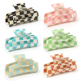 Barrette Paderison motif damier bleu-blanc pour maintien élégant au quotidien.