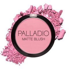 Palladio Matte Blush rose-framboise appliqué sur les joues pour un éclat naturel.