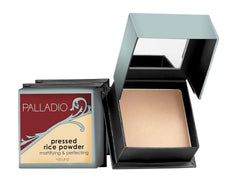 Palladio poudre riz pressée naturelle, emballage compact et texture légère pour un teint frais.