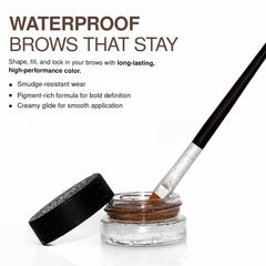 Application précise Palladio Brow Pomade pour dessiner les contours.