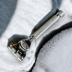 Parker Safety Razor : poignée texturée antidérapante pour une tenue fiable sous l'eau