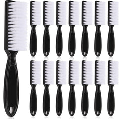 Patelai brosse-ongles poignee antiderapante pour une adhesion confortable et nettoyage precis.