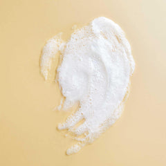 PATTERN Shampoing au miel, douceur naturelle pour cheveux bouclés.