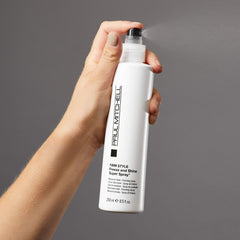 Paul Mitchell Freeze et Brillance – spray non aérosol pour cheveux épais et coiffage précis.