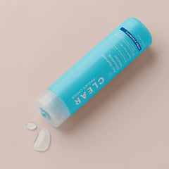 Paula's Choice CLEAR Exfoliant, points noirs visibles, peut aider à les atténuer.